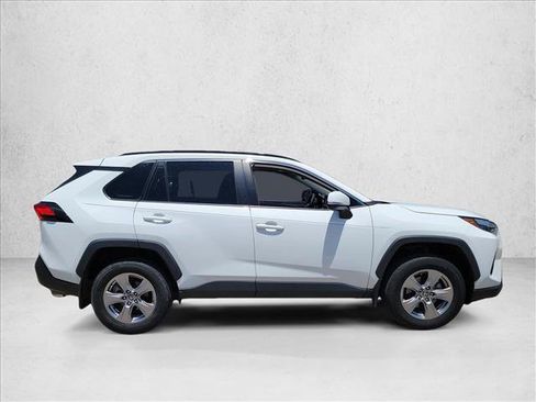 Used 2022 Toyota RAV4 XLE w/ Convenience Package FWD image 4