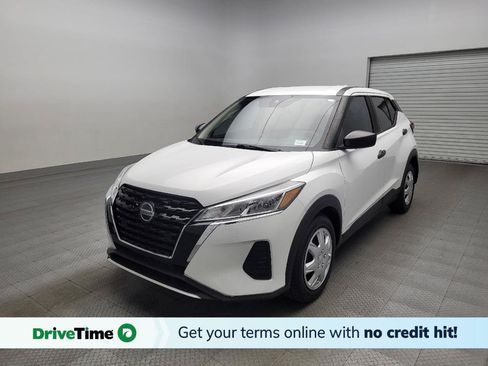 Used 2021 Nissan Kicks S FWD image 1