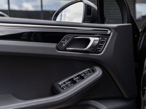 Certified 2026 Porsche Macan AWD/4WD image 23