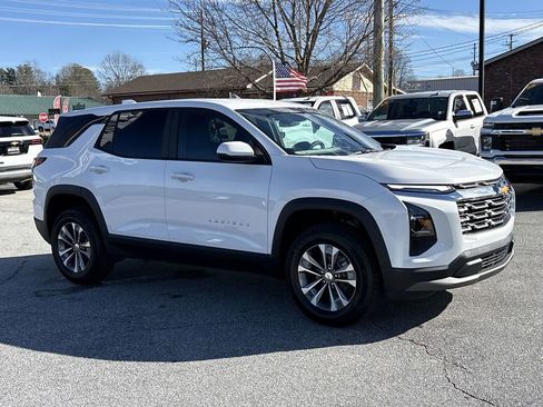 New 2026 Chevrolet Equinox LT image 2