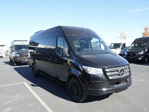 Used 2024 Mercedes-Benz Sprinter 2500 image 3