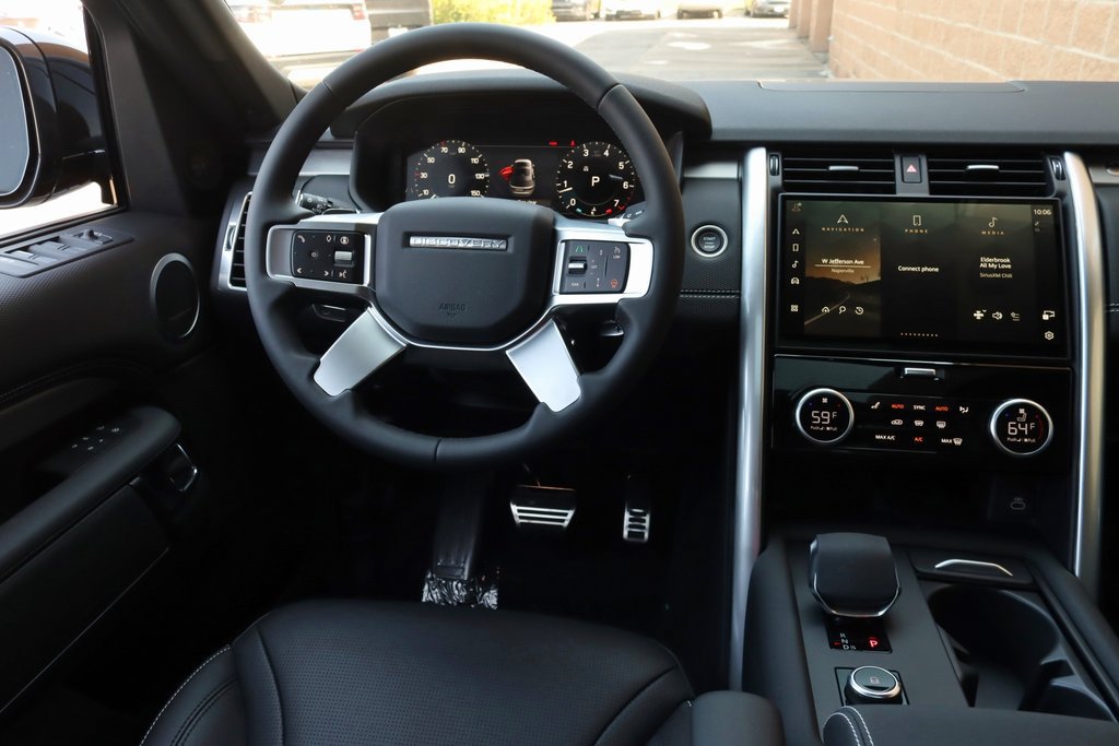 Certified 2024 Land Rover Discovery Dynamic SE AWD/4WD image 15