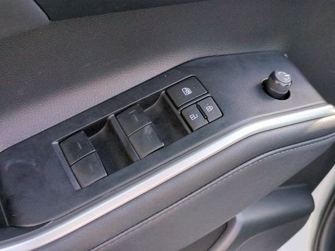Used 2023 Toyota Highlander XLE FWD image 15