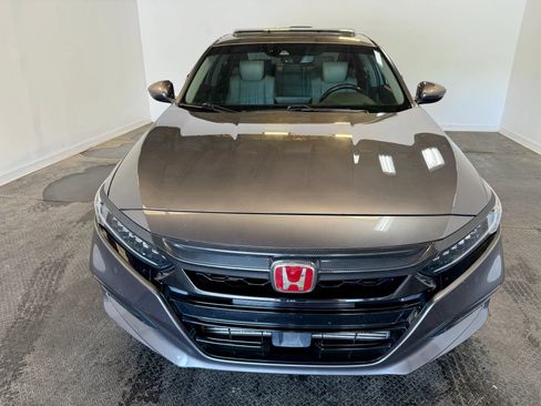 Used 2018 Honda Accord Touring image 3