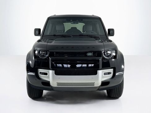 Used 2025 Land Rover Defender 110 S image 8