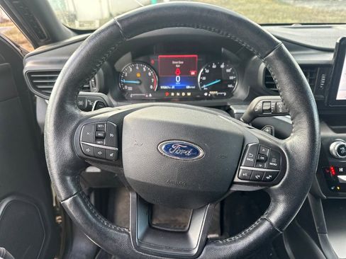 Used 2020 Ford Explorer XLT w/ Comfort Package image 14