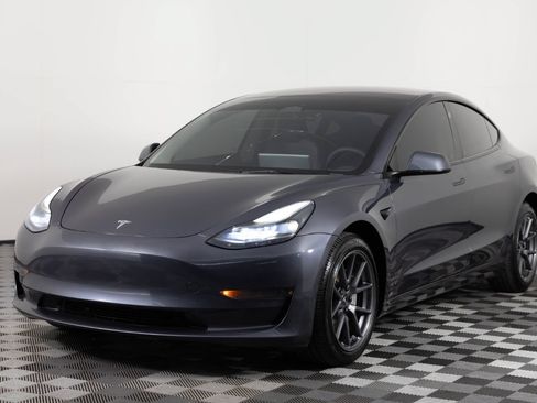 Used 2023 Tesla Model 3 Standard Range RWD image 2