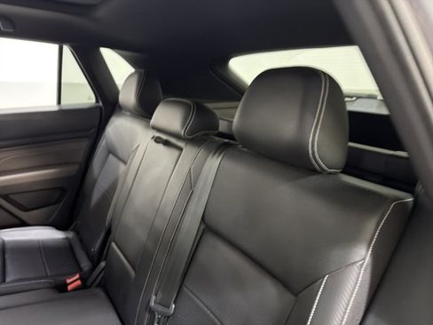 Certified 2021 Volkswagen Atlas Cross Sport SE w/ Panoramic Sunroof Package AWD/4WD image 7