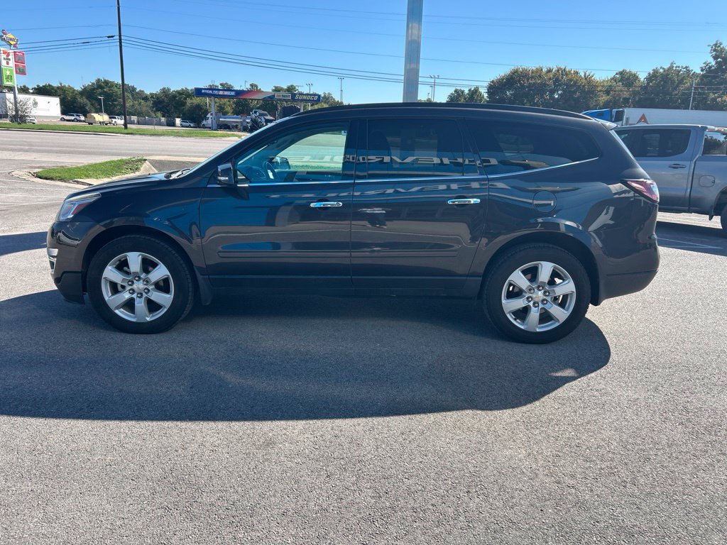 Used 2017 Chevrolet Traverse LT w/ Traveler's Package FWD image 1