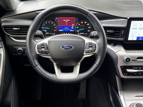 Used 2022 Ford Explorer XLT w/ Equipment Group 202A image 18
