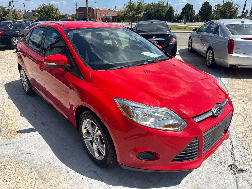 Used 2014 Ford Focus SE FWD image 2