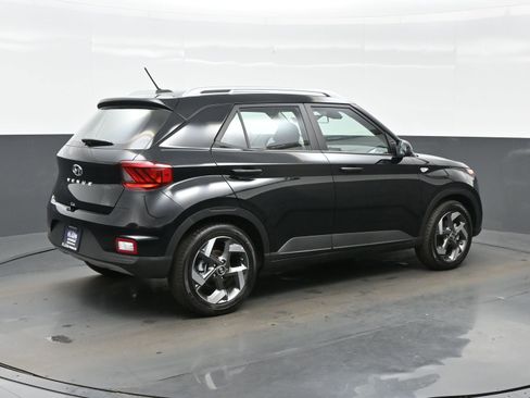 Certified 2025 Hyundai Venue SEL image 6