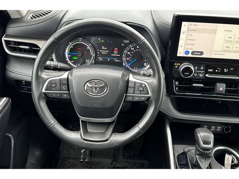 Certified 2023 Toyota Highlander XLE image 16