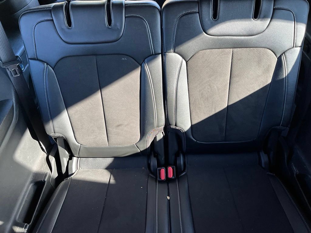 Used 2023 Jeep Grand Cherokee L Laredo RWD image 17