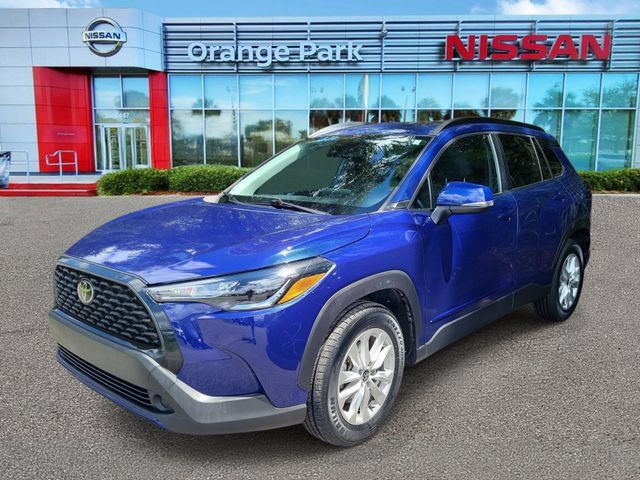 Used 2022 Toyota Corolla Cross LE AWD/4WD image 4