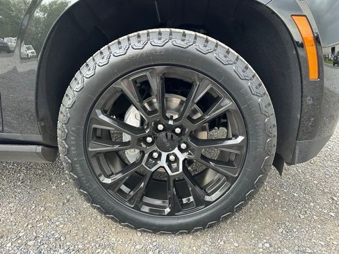 Used 2025 GMC Yukon Denali w/ Sun & Power Step Package AWD/4WD image 26
