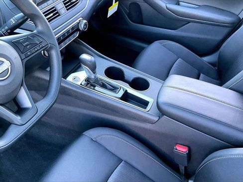 Used 2025 Nissan Altima 2.5 S image 14