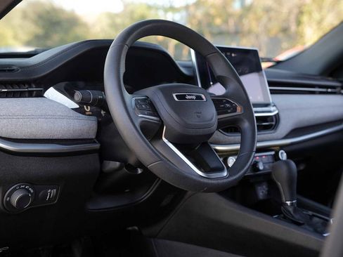 Used 2024 Jeep Compass Sport image 8