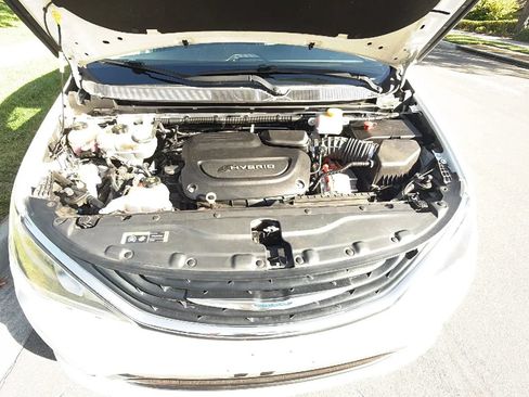 Used 2018 Chrysler Pacifica Touring-L FWD image 22