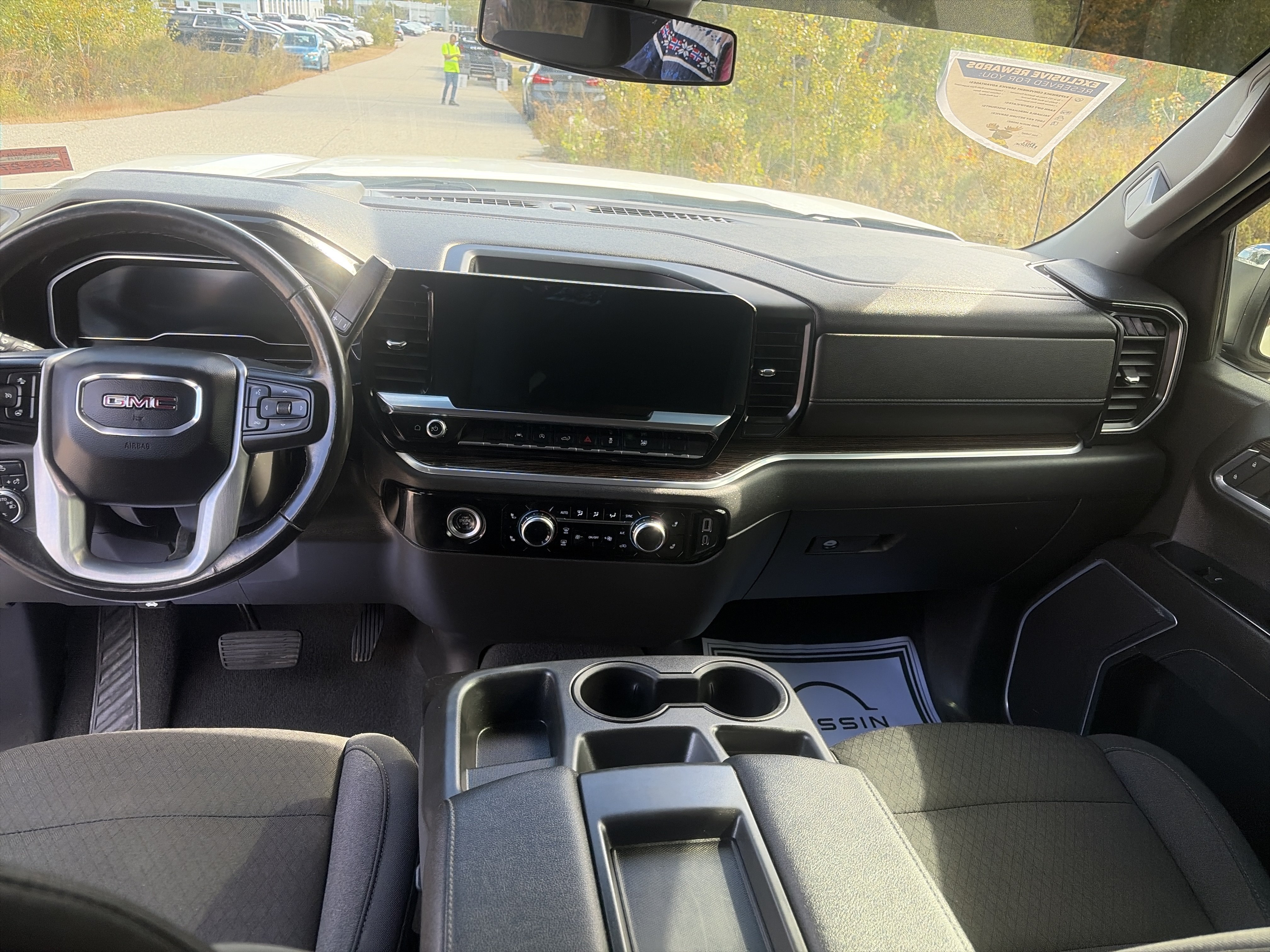 Used 2022 GMC Sierra 1500 SLE AWD/4WD image 18
