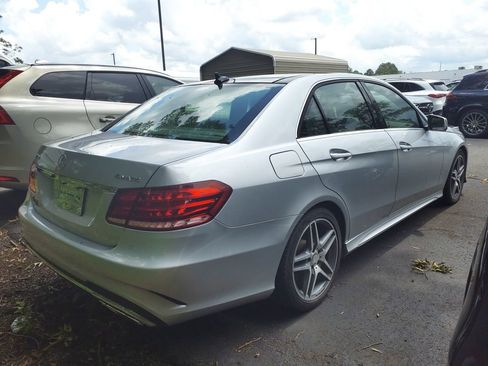 Used 2014 Mercedes-Benz E 350 4MATIC Sedan image 4