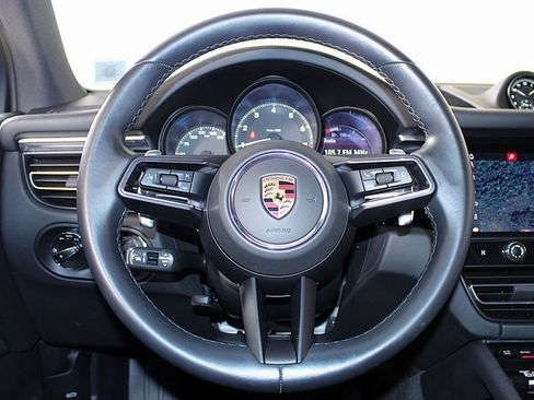 Used 2023 Porsche Macan image 18
