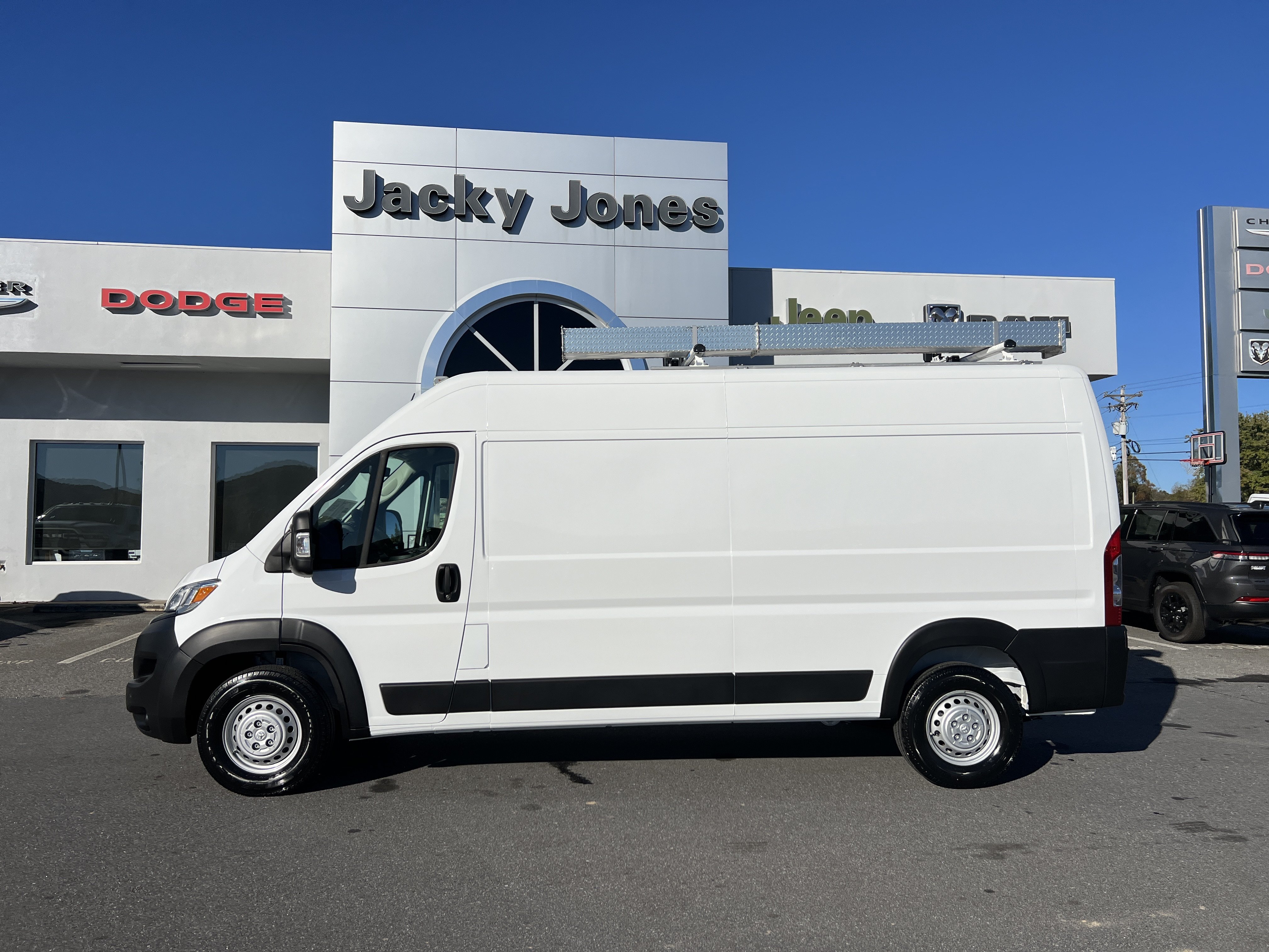 Used 2025 RAM ProMaster 2500 w/ Safety Group FWD image 1