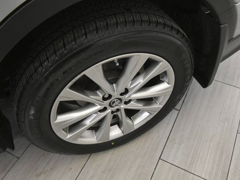 Used 2018 Toyota RAV4 Limited w/ Advanced Technology Package image 10