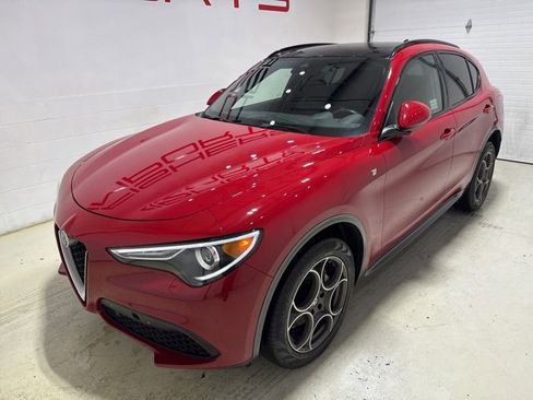 Used 2022 Alfa Romeo Stelvio Ti image 9