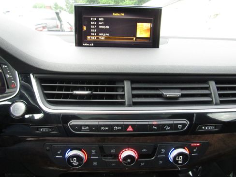 Used 2017 Audi Q7 3.0T Premium Plus w/ Premium Plus Package image 34