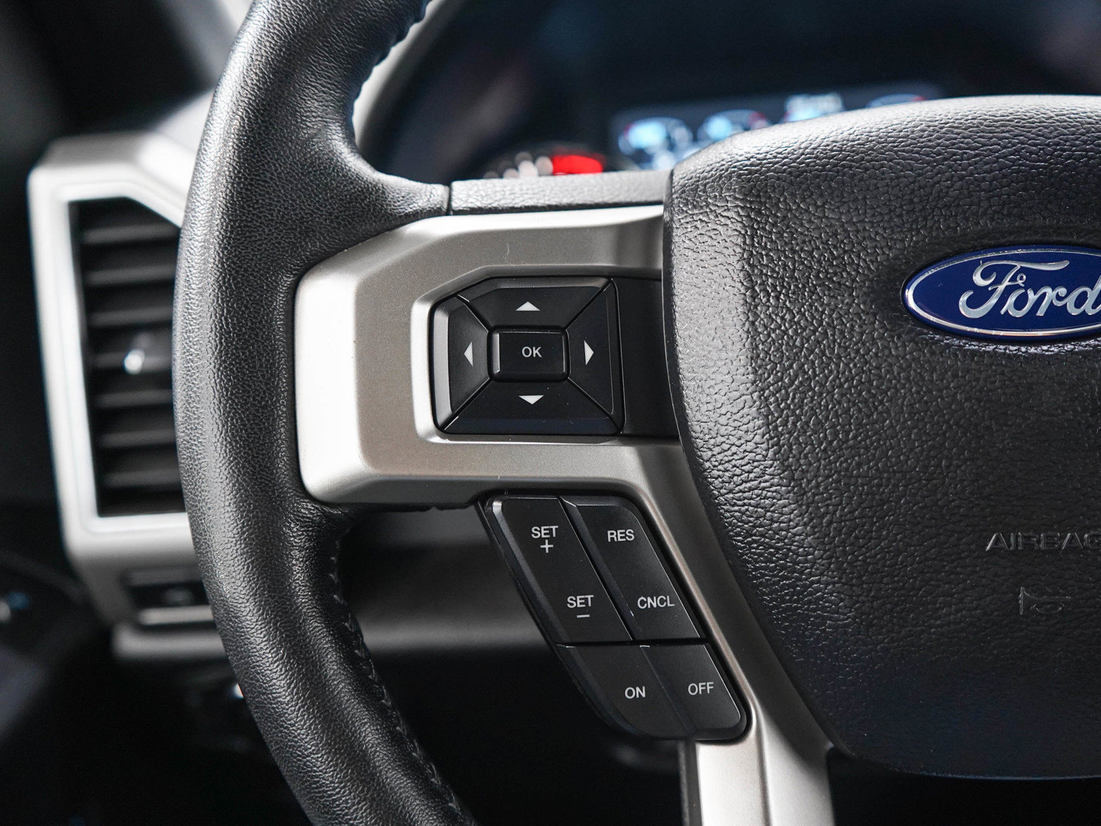 Used 2019 Ford F150 Lariat w/ Equipment Group 502A Luxury AWD/4WD image 24