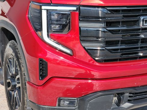 Used 2023 GMC Sierra 1500 Elevation w/ X31 Off-Road Package AWD/4WD image 10