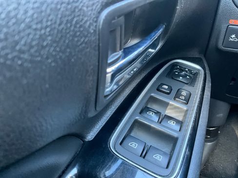 Used 2022 Mitsubishi Outlander SEL AWD/4WD image 18