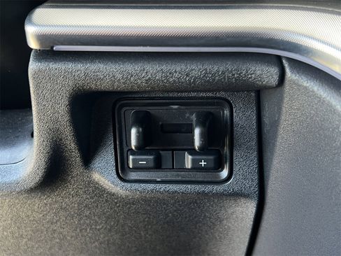 Used 2025 Ford Expedition Max Platinum image 17