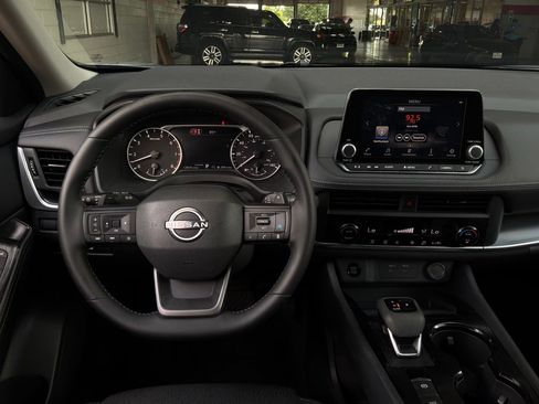 Used 2026 Nissan Rogue SV FWD image 14