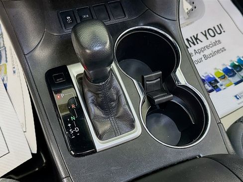 Used 2019 Toyota Highlander LE image 15