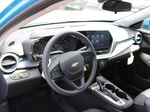 New 2026 Chevrolet Trax LS w/ LS Convenience Package FWD image 22