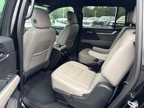 Used 2026 GMC Acadia Elevation w/ Elevation Premium Package FWD image 20