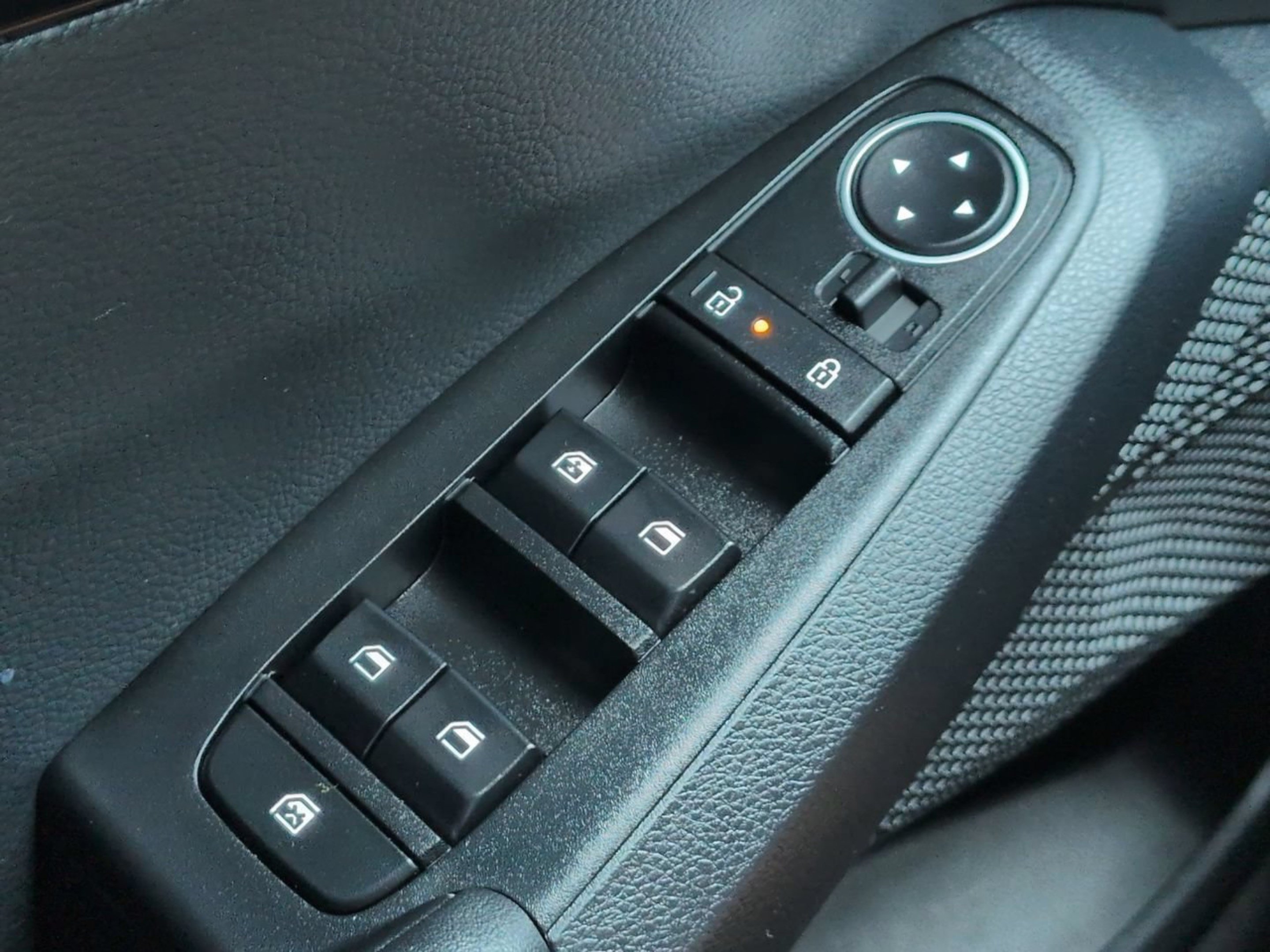 Certified 2025 Kia Seltos EX w/ EX Sunroof Package FWD image 30