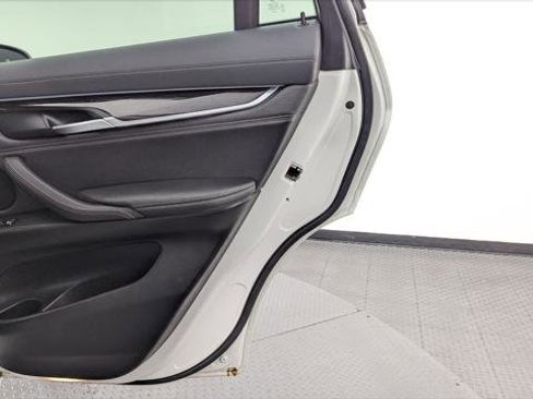 Used 2019 BMW X6 sDrive35i w/ Premium Package image 17