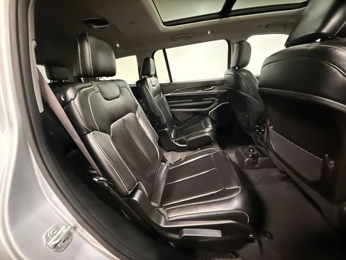 Used 2023 Jeep Grand Cherokee L Limited AWD/4WD image 13