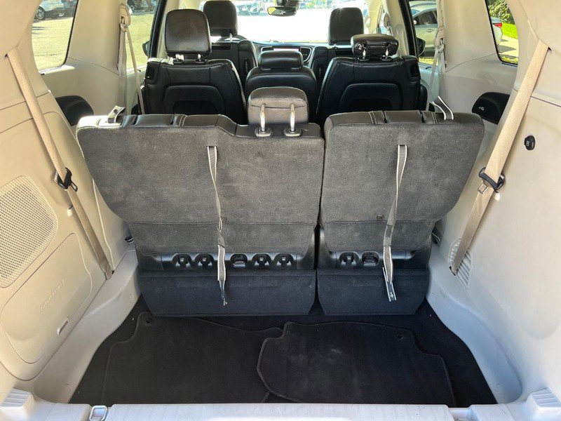 Used 2022 Chrysler Pacifica Touring-L w/ Uconnect Theater Family Group FWD image 8