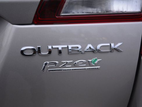 Used 2016 Subaru Outback 2.5i Limited image 11