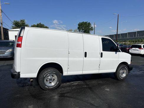 Used 2020 Chevrolet Express 2500 2500 3dr Cargo Van w/ Driver Convenience Package image 9