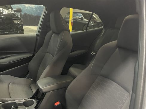 Used 2024 Toyota Corolla SE w/ SE Package FWD image 18