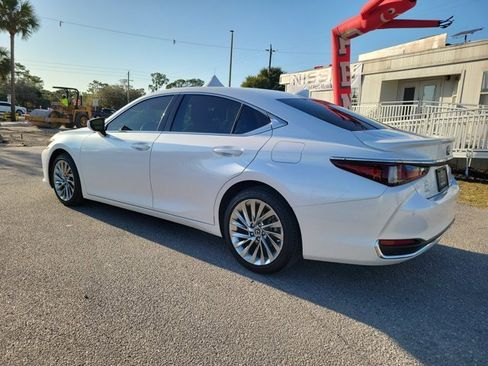 Used 2023 Lexus ES 300h w/ Luxury Package image 5