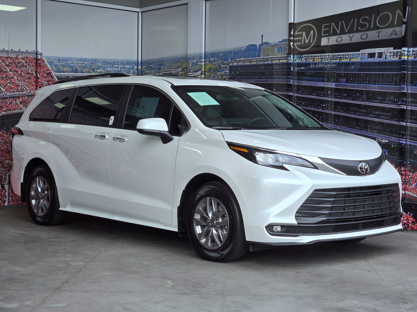 Certified 2026 Toyota Sienna XLE FWD image 1