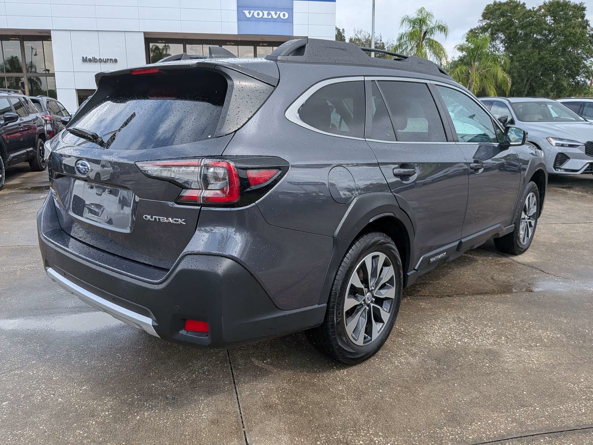 Used 2023 Subaru Outback Limited AWD/4WD image 4
