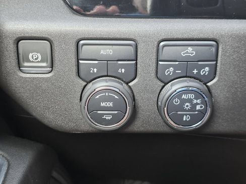 Used 2024 Chevrolet Silverado 1500 RST AWD/4WD image 19