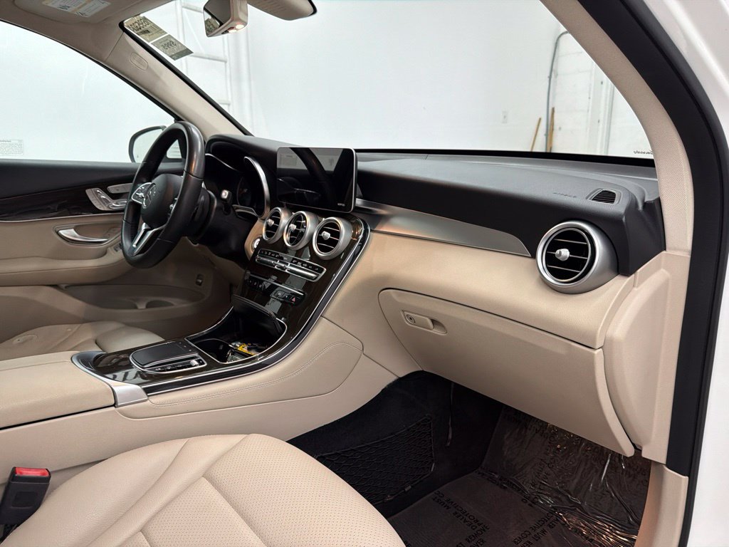 Used 2020 Mercedes-Benz GLC 300 4MATIC image 29